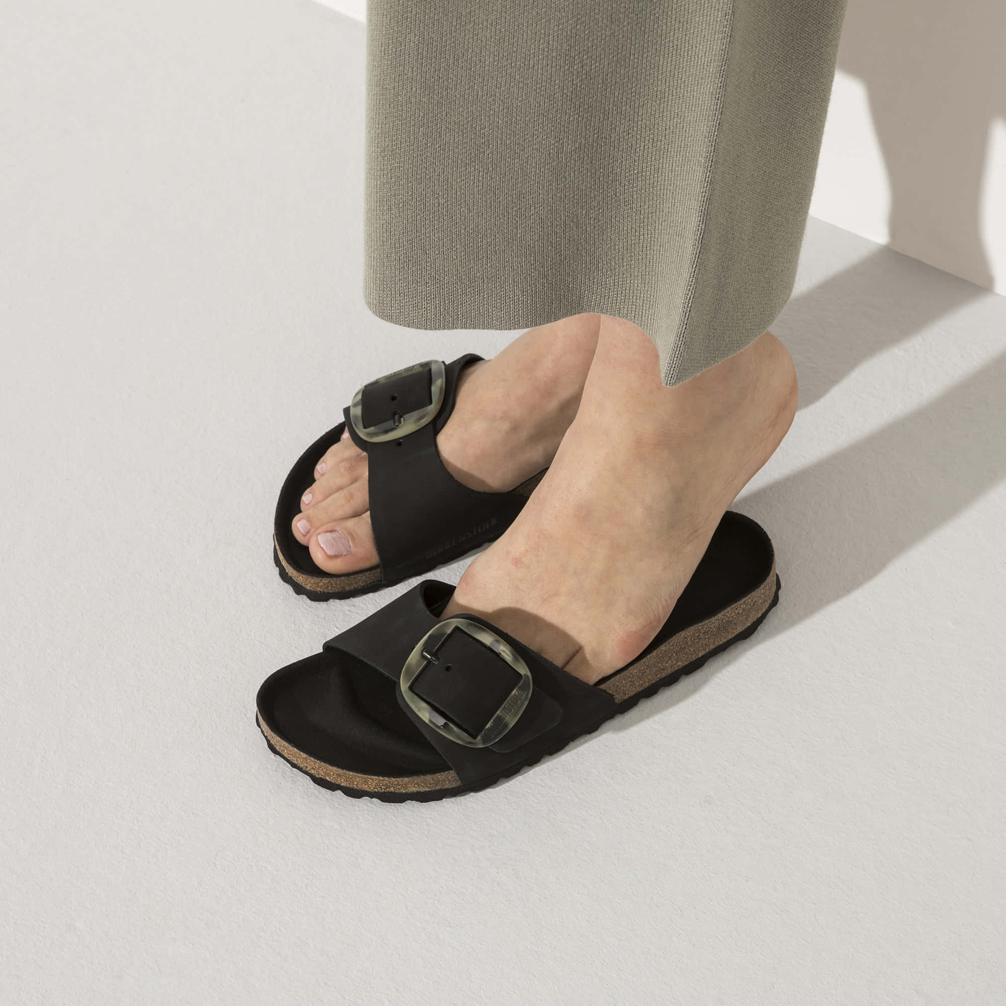 Madrid Big Buckle Nubuck Leather - Image 9